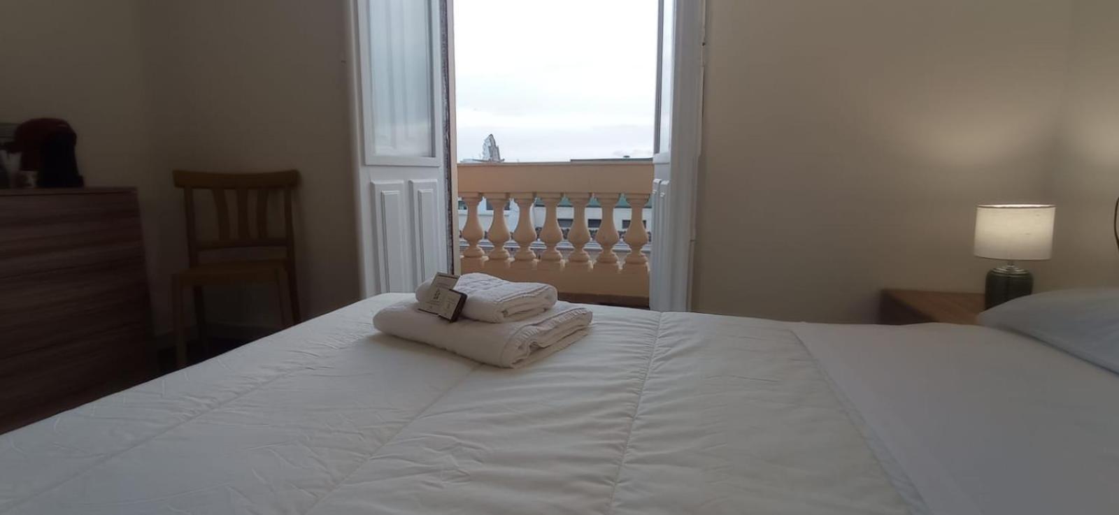 Guest house Onlyrooms V - & Train Station *